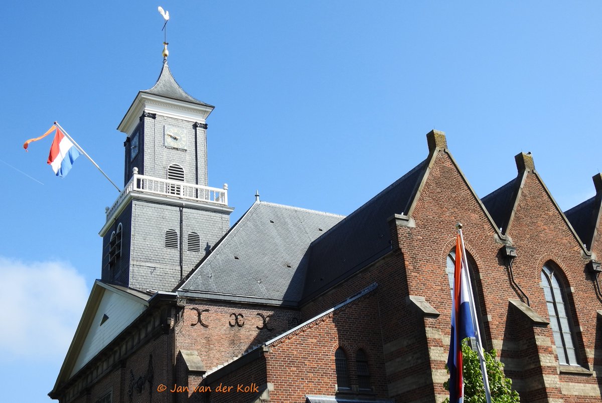 BekiekTwente's tweet photo. Op #Koningsdag gaan de vlag en de oranje wimpel uit. Toren Schildkerk #Rijssen #Riessen
#RijssenHolten #Twente #BekiekTwente https://t.co/n9f0TvSGHu