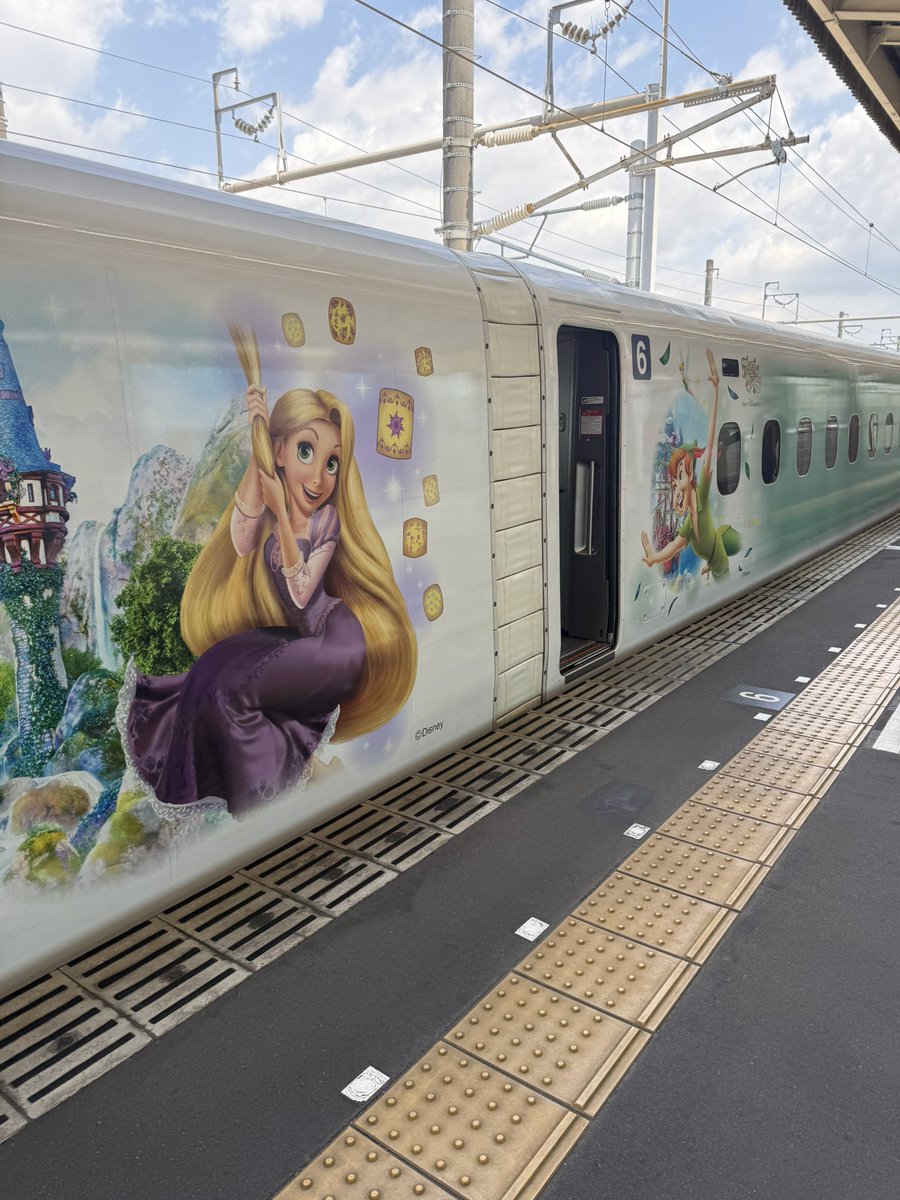 Motesugi_3's tweet photo. かわいい新幹線乗った
ディズニーかな https://t.co/yftrteXbVK