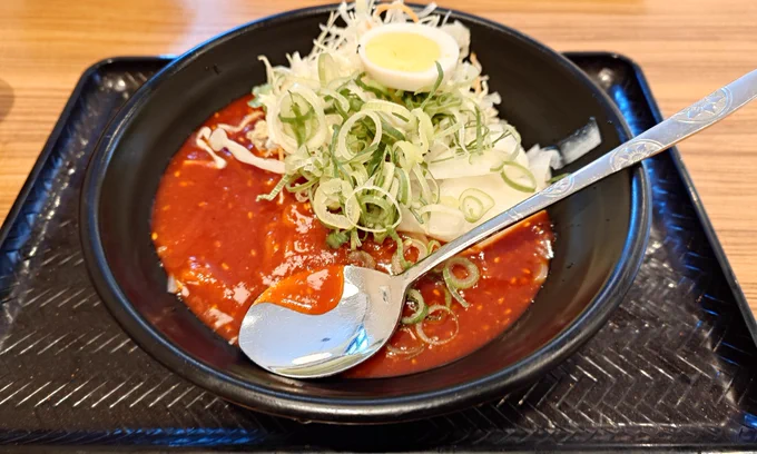 旨辛冷麺最初『真っ赤だなぁ!?』と思ったけど、混ぜたらそうでもなかったです笑味はピリ辛って感じでしたねb 