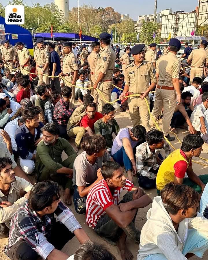 PriyanshiBharg7's tweet image. वापस भेजो इन घुसपैठियों को! 
भारत किसी की धर्मशाला नहीं की आए और बिना मतलब रहने लगे! 

#PahalgamTerrorAttack #IllegalImmigrant