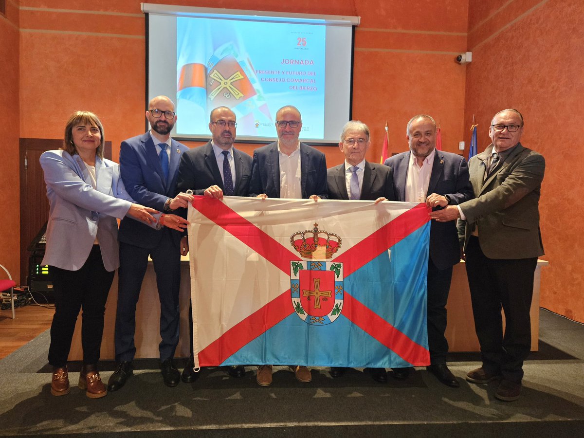 El presidente <a href="/courel1966/">Gerardo Alvarez C./❤️</a>, el vicepresidente Luis Alberto Arias y las diputadas Lucía Osorio e Irene González participan en la jornada organizada por el <a href="/CCBierzo/">Consejo Comarcal del Bierzo</a>, con motivo del 25 aniversario de la bandera del Bierzo