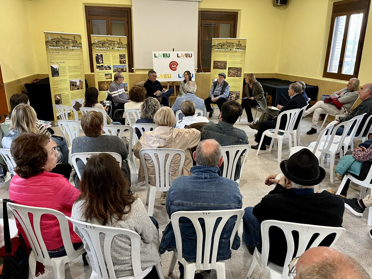 Presents a l’acte de celebració dels 40 anys de la revista #LaVeu de Torrefeta i Florejacs. Enhorabona per la trajectòria i per molts anys pugui continuar sent el principal portaveu del municipi.
