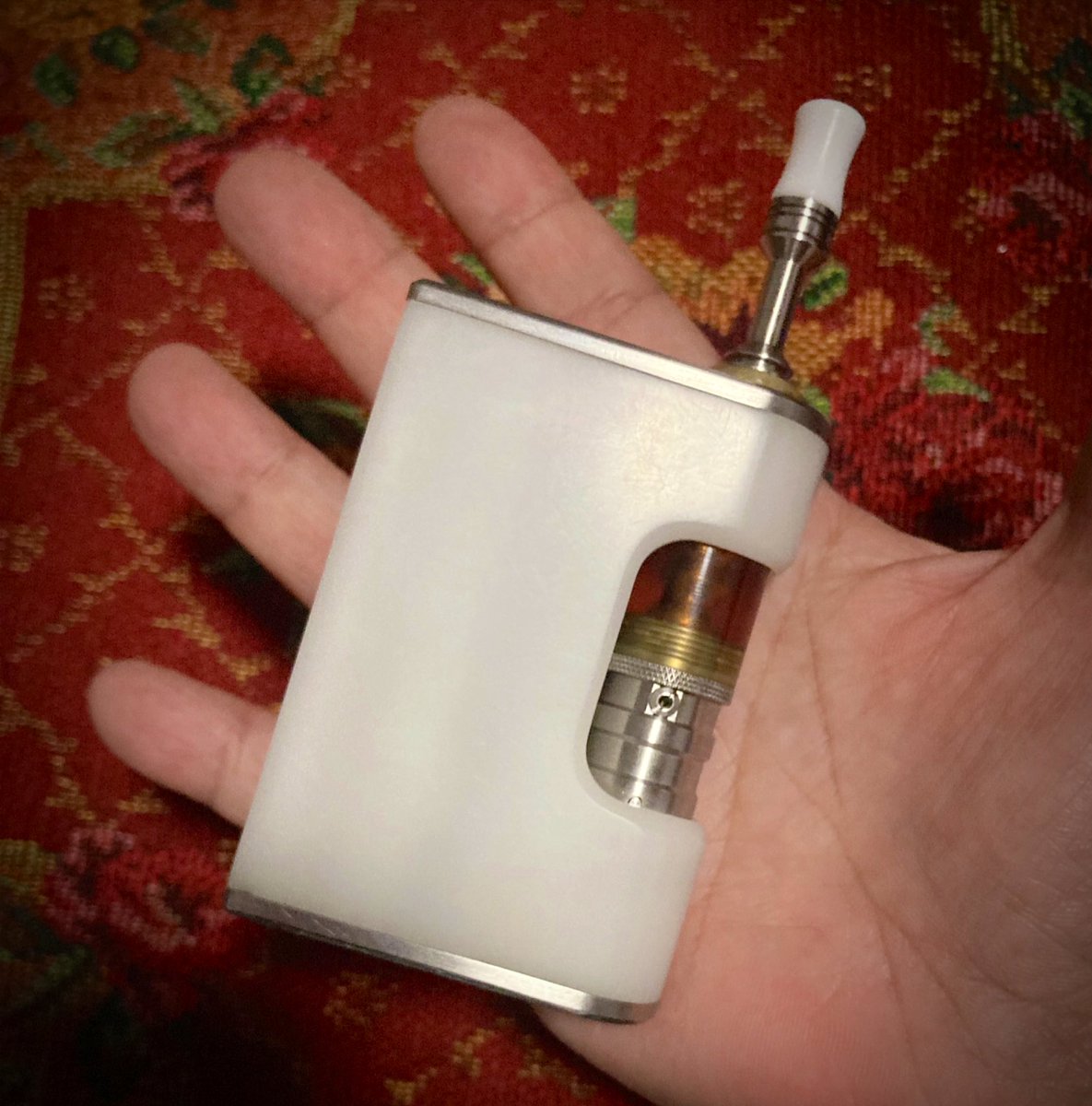 senbei8989's tweet photo. これから焼肉行くしこれで気分あげてこ✨
#vape
#swaddle https://t.co/odwJ1jpkeC