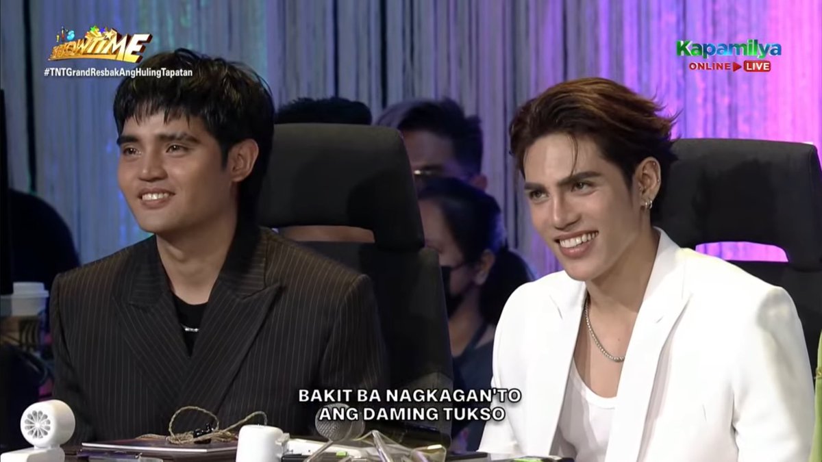 dailyjayvz's tweet photo. Ang angas mo Marko. Ang tapang mo para kantahin yan sa harap ng SB19. 
#TNTGrandResbakAngHulingTapatan https://t.co/KY6pUCC3sl