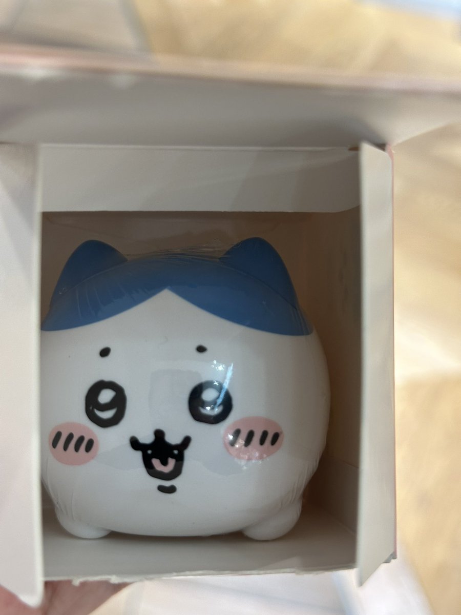 che_dolce_'s tweet photo. 交換
ちいかわ　貯金箱　ガチャ

譲　ハチワレ

求　くりまんじゅう 

現在梅田ちいかわらんど付近におります。
手渡し交換可能です。
よろしければお声がけよろしくお願いします。 https://t.co/3ZiXQE12X0