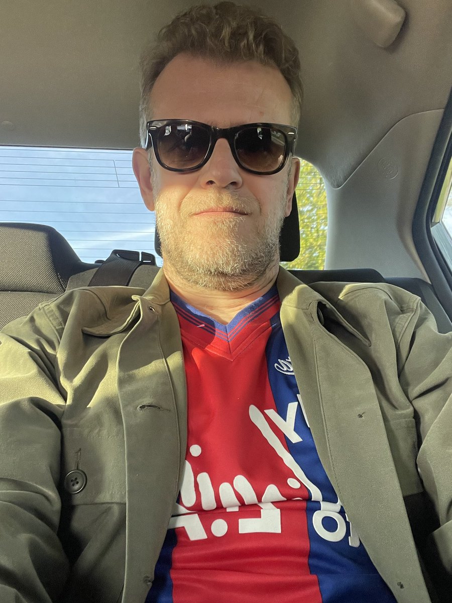 GreyJoggingB's tweet photo. On the way to Wemberley! Ole ole! ❤️💙 https://t.co/fUsNcxFuGV