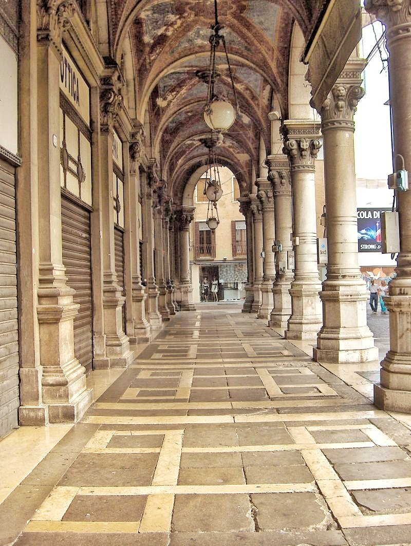 #photography
#photo
#foto
#fotografia

Padova

Portici del Palazzo delle Debite

📷 mia