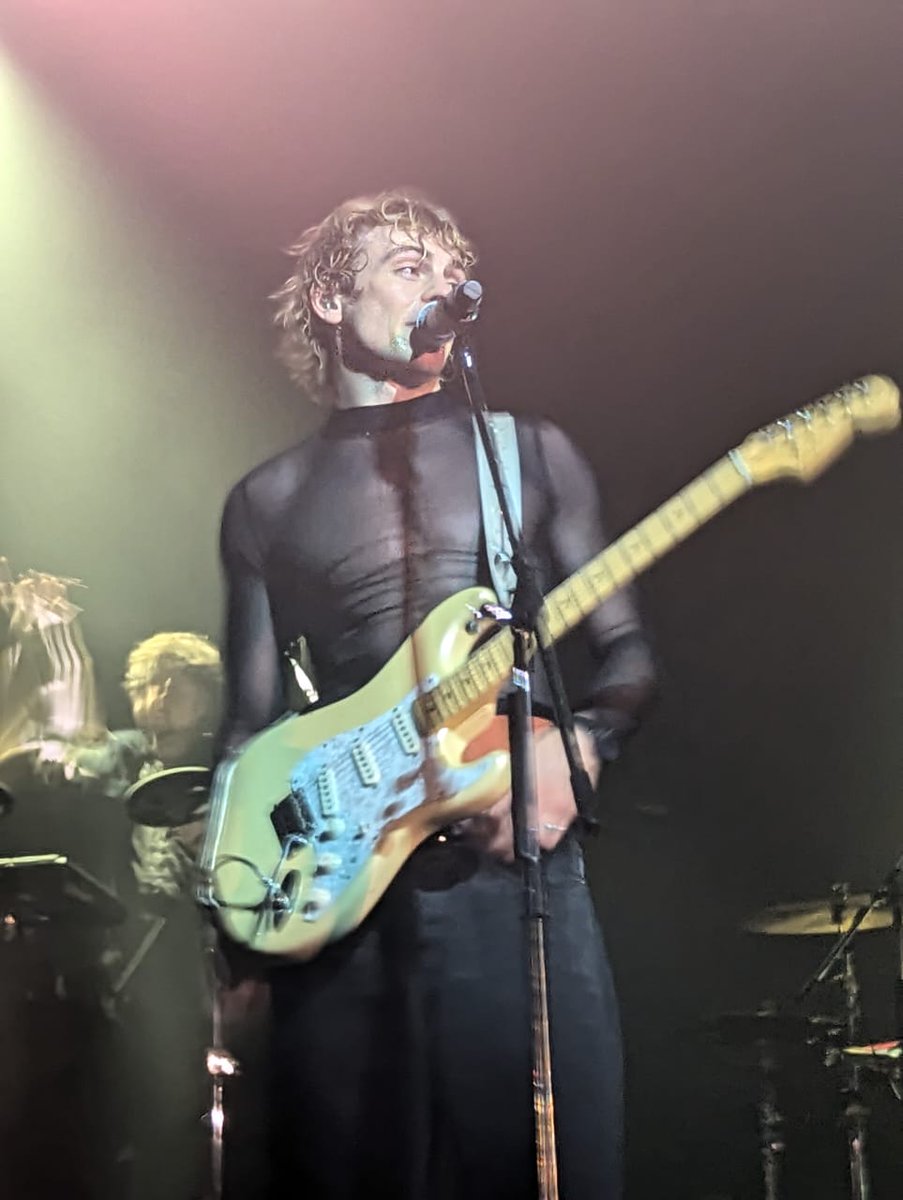 Agus Tina tweet media