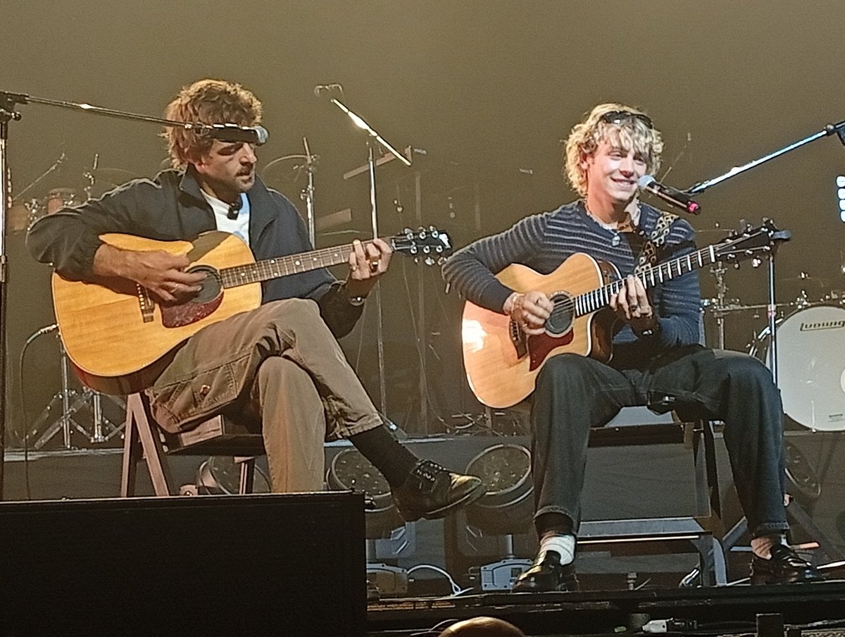 Agus Tina tweet media