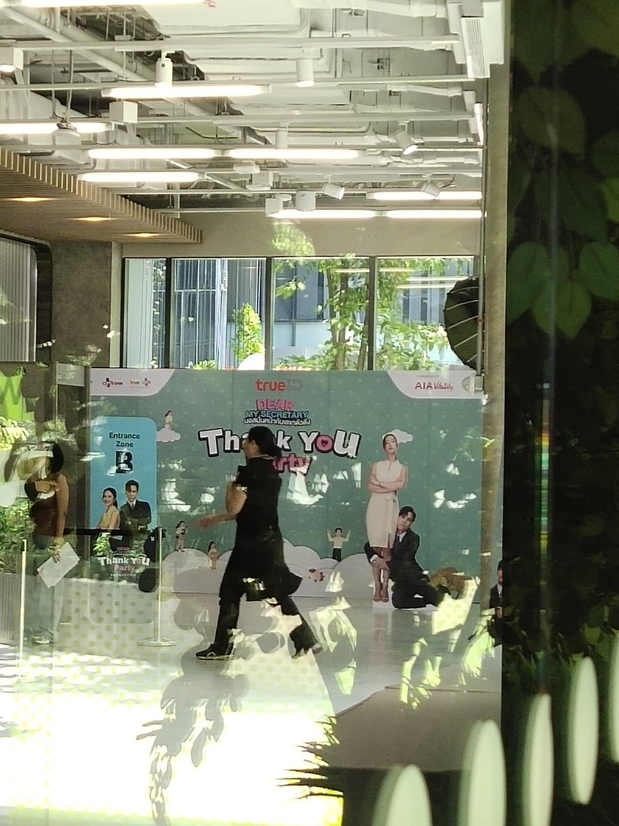สถานที่จัดงานอยู่ตึกแรกนะคะ ถ้าเดินทางเชื่อมมาจาก BTS จะเป็นตึก Co-Working Space ขึ้นมาที่ชั้น 3 จะเจอ TK Park หันมาจะเจอร้าน True Coffee แล้วก็เดินเข้ามาจะเจอฮอลล์ที่จัดงานค่ะ 😊

THX MY HAPPINESS

#DearMySecretaryFanmeet