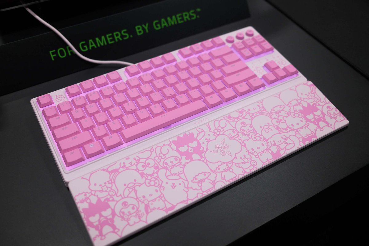 RAZER STORE】 サンリオコラボキーボード好評発売中🐍 『Ornata V3