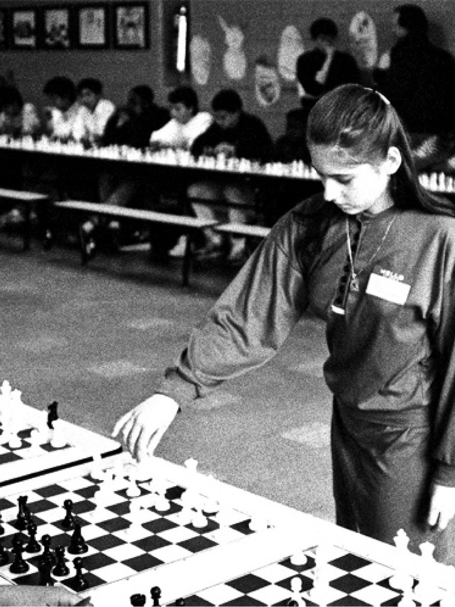 GMJuditPolgar's tweet photo. Find the differences.😂
#ChessConnectsUs #simul #challenge #thenandnow #Jamaica #GMto10 https://t.co/MVd4DUvmOP