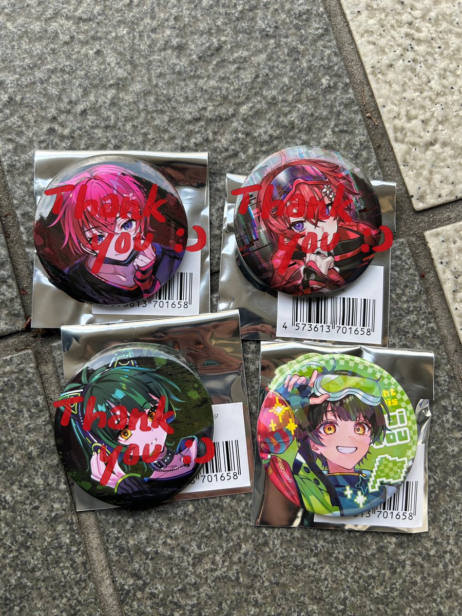 Na13625's tweet photo. 今現在の缶バッチ所持の写真です！
ライブ終了後に交換お願いしたいです！ https://t.co/HIxHStGldC