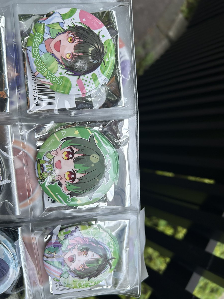 Na13625's tweet photo. 今現在の缶バッチ所持の写真です！
ライブ終了後に交換お願いしたいです！ https://t.co/HIxHStGldC