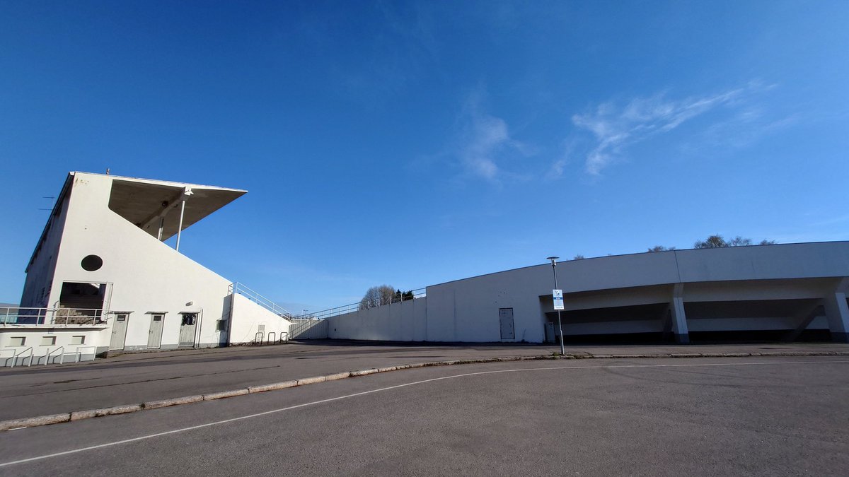 RedditCFB's tweet photo. You are looking live at the Helsinki Olympic Velodrome, originally built for the planned 1940 Summer Olympics. Finally flying the Olympic flag in 1952, the venue is currently used for American football, field hockey and obviously cycling. Today the site of FCAA Finals. https://t.co/dKMdkbulh2