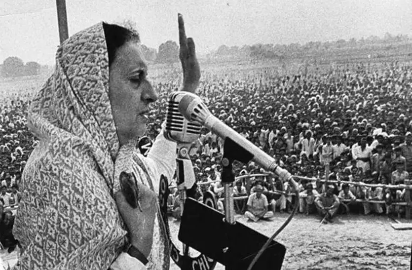 ShyamMeeraSingh's tweet photo. जब बांग्लादेशी पाकिस्तान के ख़िलाफ़ लड़ रहे थे और पाकिस्तान भारत को धमकियाँ दे रहा था। तब कांग्रेस और विपक्ष दोनों के ही सांसदों ने इंदिरा पर दबाव बनाया कि भारत कुछ करे। तब इंदिरा ने संसद में कहा- 'इस तरह के गंभीर स���य में, सरकार जितना कम बोले, उतना ही बेहतर होगा।'। जबकि इंदिरा अंदर ही अंदर रुस से लेकर अमेरिका और यूरोपीय देशों सबसे मिल रही थीं। रॉ अपना सीक्रेट काम कर रहा था। कुछ ही दिन बाद इंदिरा ने केवल युद्ध लड़ा बल्कि पाकिस्तान को बुरी तरह हराया। पाकिस्तान के दो हिस्से किए। एक हमारे ये वाले महाशय हैं। चुनावी रैलियाँ कर रह��� हैं, लंबे लंबे भाषण दे रहे हैं। जैसे गली के लड़कों की लड़ाई हो। लफ़्फ़ाज़ियाँ चल रही हैं, डायलॉग मारे जा रहे हैं। इनके टाइम में- गुरदासपुर हमला (27 जुलाई 2015), पठानकोट हमला (2 जनवरी 2016), उरी हमला (18 सितंबर 2016, अमरनाथ यात्रा हमला (10 जुलाई 2017), पुलवामा हमला (14 फरवरी 2019), पहलगाम हमला (22 अप्रैल 2025) हो चुका है, ना कोई ज़िम्मेदारी ली, ना किसी गृहमंत्री से इस्तीफ़ा लिया। सिर्फ़ हुलुल हुलुल कर रहे हैं और जितना हो सके इसे भारत के अंदर सांप्रदायिक माहौल बिगाड़ने के लिए इस्तेमाल कर रहे हैं। स्टेटसमैन और स्टंटमैन में यही अंतर होता है। नीचे कमेंट में इंदिरा के भाषण का स्क्रीनशॉट लगा रहा हूँ।