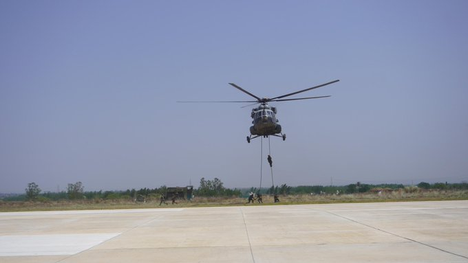 HemantRawate1's tweet photo. Show moreSteeled in resolve. Sharpened for battle. Soldiers of #PantherDivision and the #IAF hone drills and procedures for Special Heliborne Operations.  #JointOps #StrongAndCapable #OnPathToTransformatiom #Jointmanship #SHBO #MissionReady #AirLandOps #SynergyandJointness https://t.co/0Xl1BalzXx