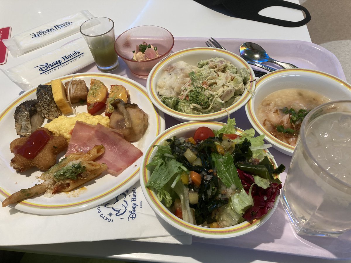 sheesaaaa's tweet photo. @kazamairohach 朝昼一緒だけどトイストーリーホテルのブュッフェいただきました！ https://t.co/DVdvPiwYxU