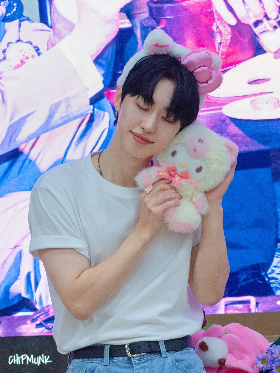 chipmunk_roda's tweet photo. 250421 베이징 팬싸

미남 새온💘

#몬트 #빛새온
#MONT #BITSAEON https://t.co/LW8Gl0y9dD
