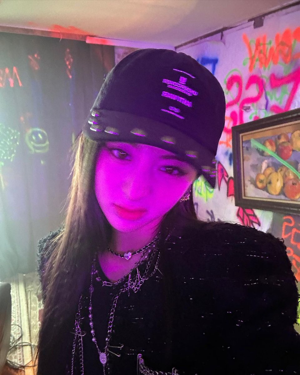 bunnsized's tweet photo. Sacando lo poco que me queda de barrio para andar al tanto del #𝒵e𝚔eʼ𝖋lo͟𝚠·模式ʼ𝖉𝐢𝕒𝚋𝐥o y esto gracias a que decidí revivir para amar la #她不𓈒࣪ꕨg͟𝐢𝕧eʼ𝕒·ᰍ𝔉𝔒 era, también porque debía sacar los prohibidos con esta joyita. 

𝐫ë𝐭𝕣o ♫︎’𓈒 ◌ 𝐩✿թ! #𝐥ün𝕒̄ https://t.co/LtDIuhOHwX