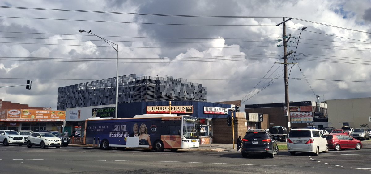 craig_halsall's tweet image. No #814bus buses after 2pm on a Saturday but here's the scene in #Springvale at 12:30pm today

814 bus on busy Springvale Rd held up by lunchtime shoppers turning right &amp;amp; looking for a park 🚗

#FixDandyBuses #VictoriaBusPlan
#SpringSt #PTV