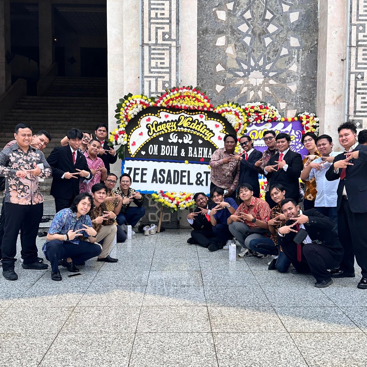 ZeeMotionID's tweet photo. Semoga pernikahanmu penuh berkah, cinta, dan kebahagiaan.
Kami di sini, tetap melangkah bersama Zee, dan dengan kenangan yang kau tinggalkan. 💐 https://t.co/Zf6CQ7KjWq