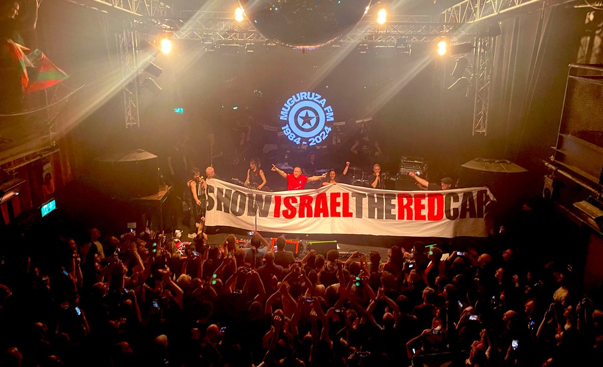 Eskerrik asko Dublin.
Basque Country and Ireland united forever.
#freepalesti̇ne 
Big up <a href="/KNEECAPCEOL/">KNEECAP</a> !