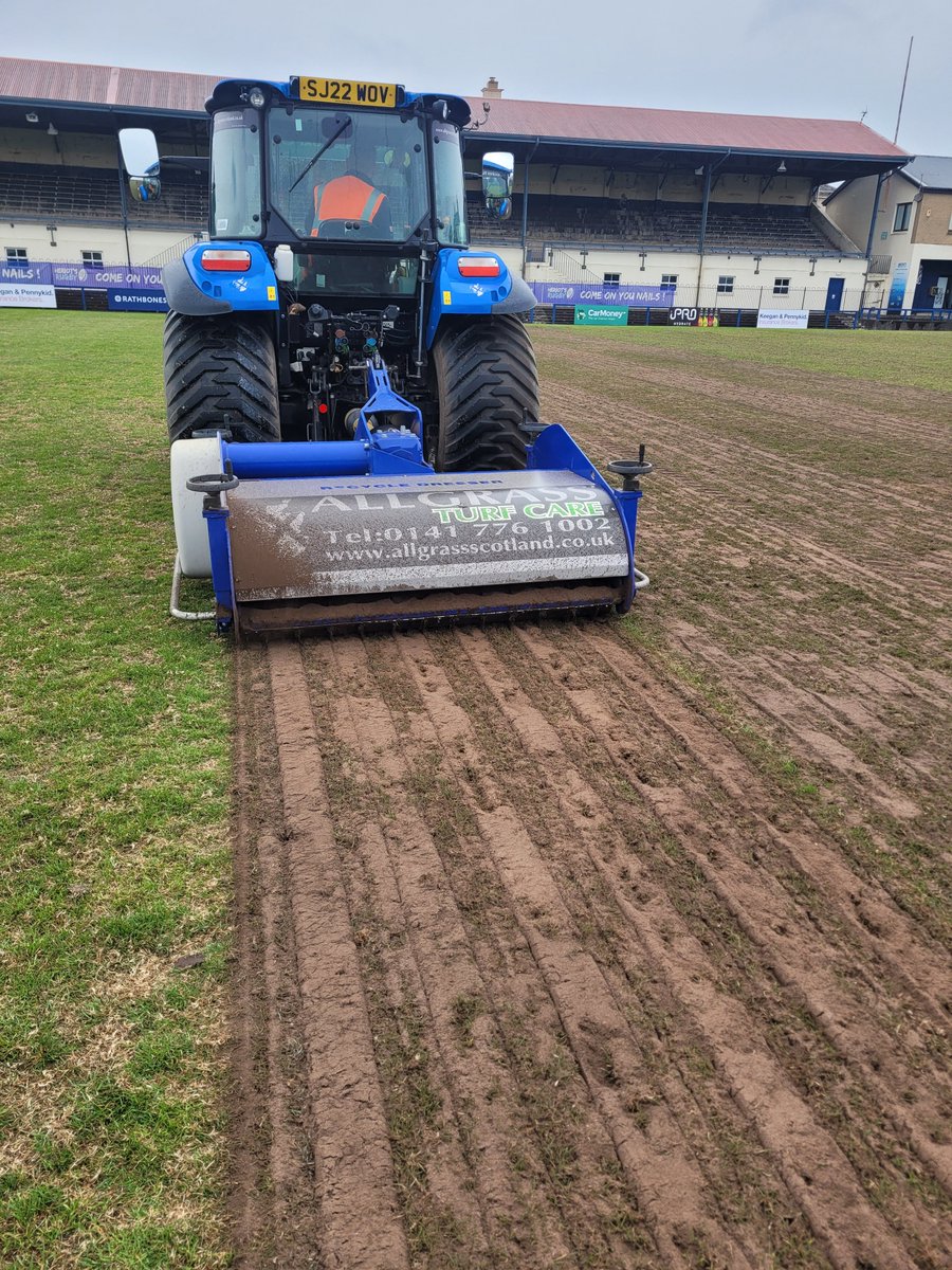 Allgrassturf's tweet photo. Recycle dresser out last week at George Herriot's. Decompacting and bring years of top dressing back to the surface 👌. https://t.co/3iHaIkzOIU