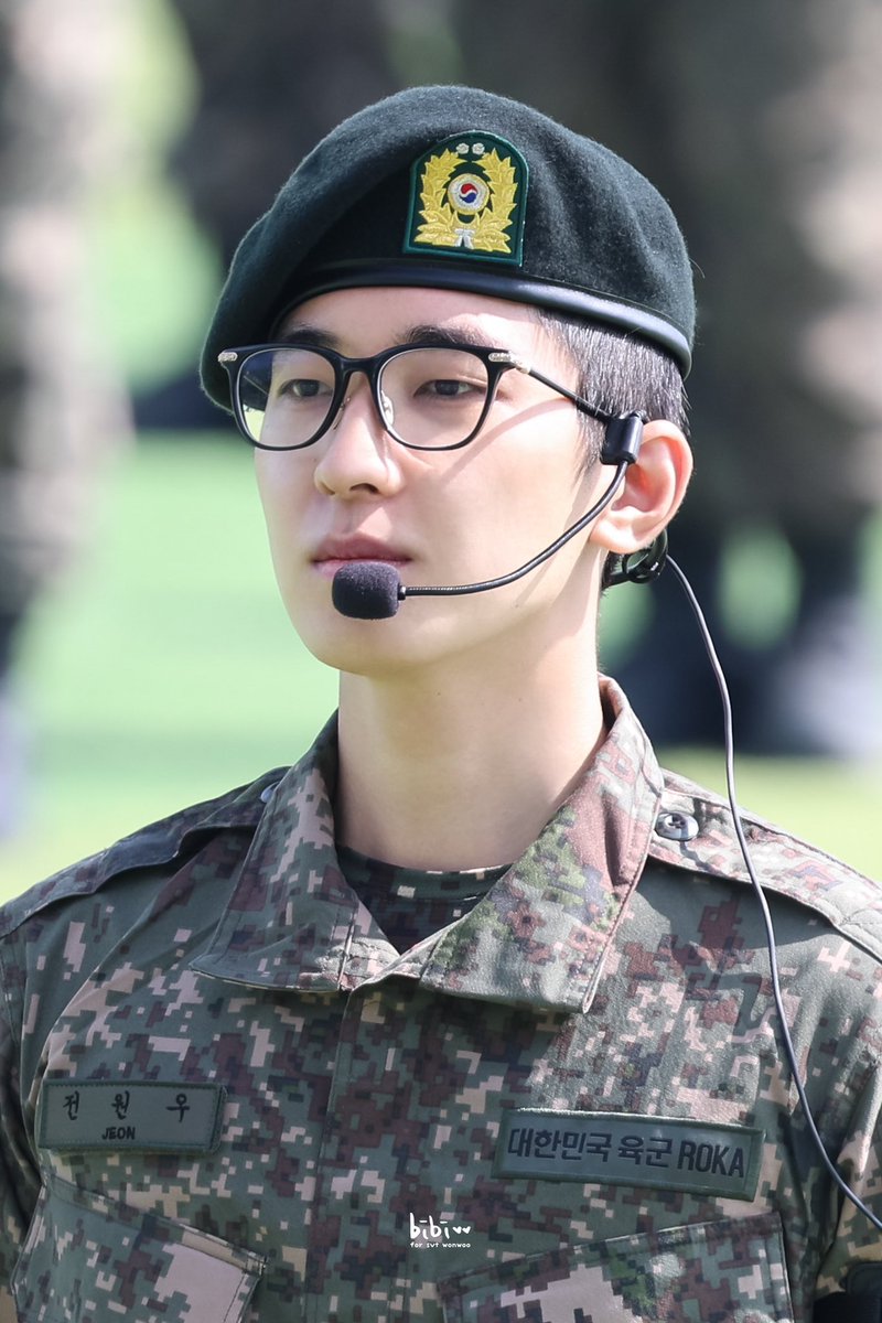 wonwoo’s bare faced, he looks so handsome 😣