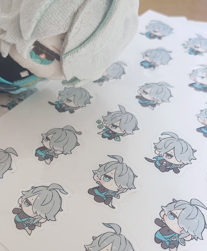 kibiko01's tweet photo. ノベルティ用の透明シール届いた！でかいので半分こして頒布します。
思ってたサイズになって良かった✌️ https://t.co/FzHmKgD2JF