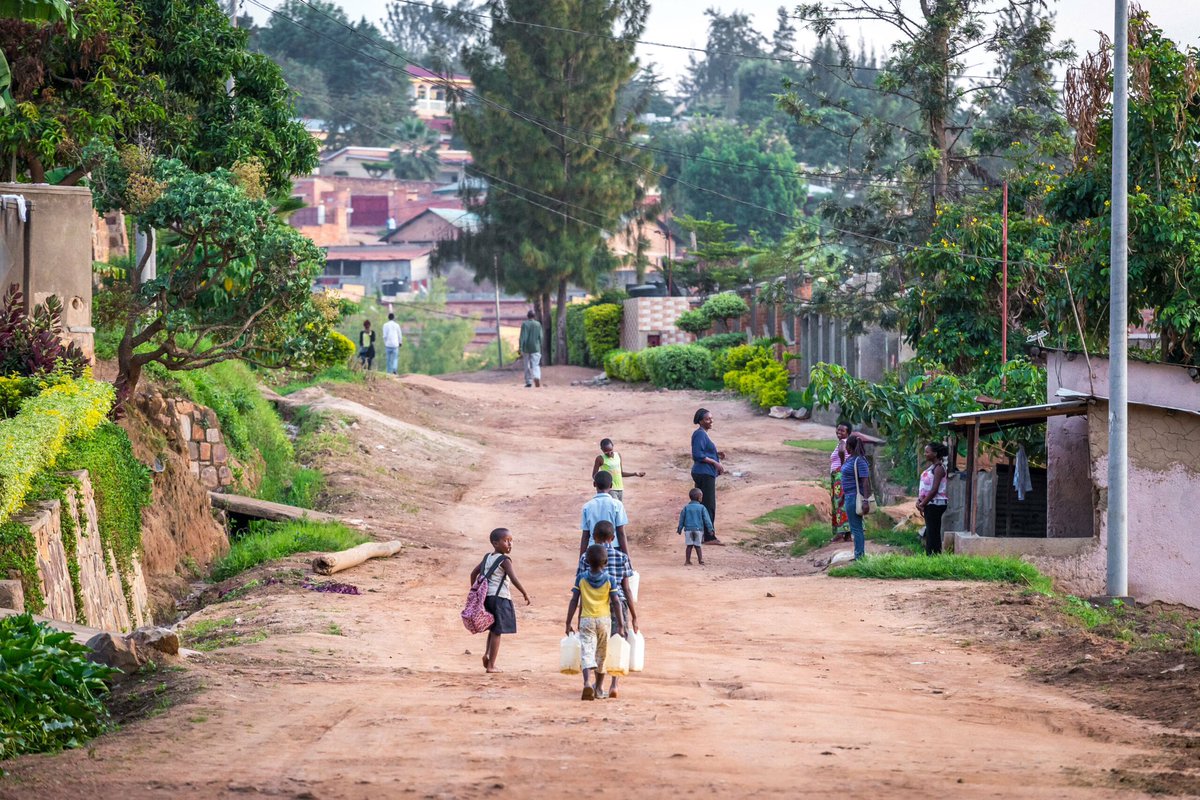 AFpost's tweet image. Trump is preparing to deport illegal immigrants who can’t be sent back to their country of origin to Rwanda.

Follow: @AFpost
