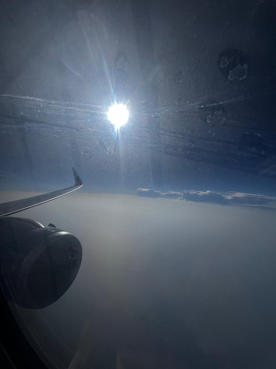 Anirban93895220's tweet photo. Fly with wings #Journey #JourneyTogether #Travel #Flightaway #Views #Views #window #Xtwitter #clouds #WingsUp #wings #flytogether #SUNLIGHTISYOURSPOTLIGHT #sunlight #LightsUpLetsGo #LightTheDark #lightandnight https://t.co/QigiC8c6m2