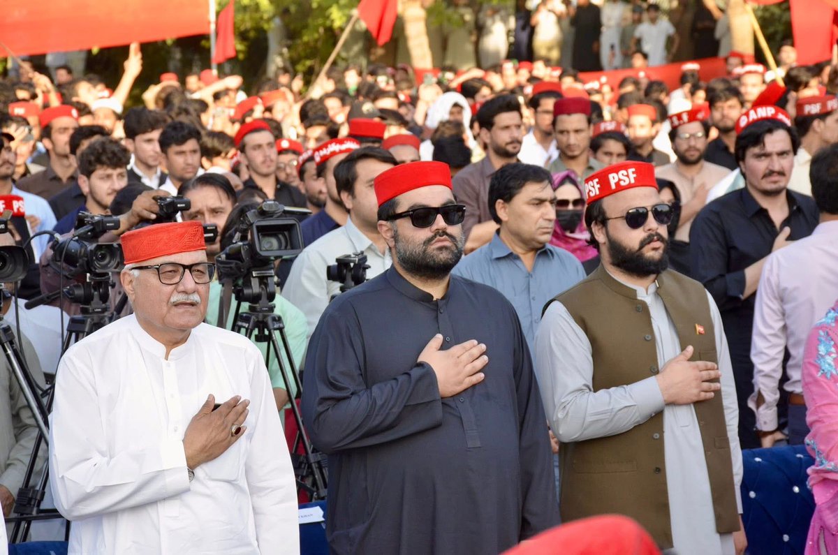 KhwajaK52844862's tweet photo. اگر آپ اٹھارویں آئینی ترمیم کو چھیڑو گے تو ہم پاکستان کو چھیڑے گے۔
مرکزی صدر ایمل ولی خان کا اسلامیہ کالج میں خطاب
#PSFICUP
 #حقوق_یا_آزادی
#تا_سره_ايمله_ځو
#ANP4ProvincialAutonomy https://t.co/xHztsBnxgN