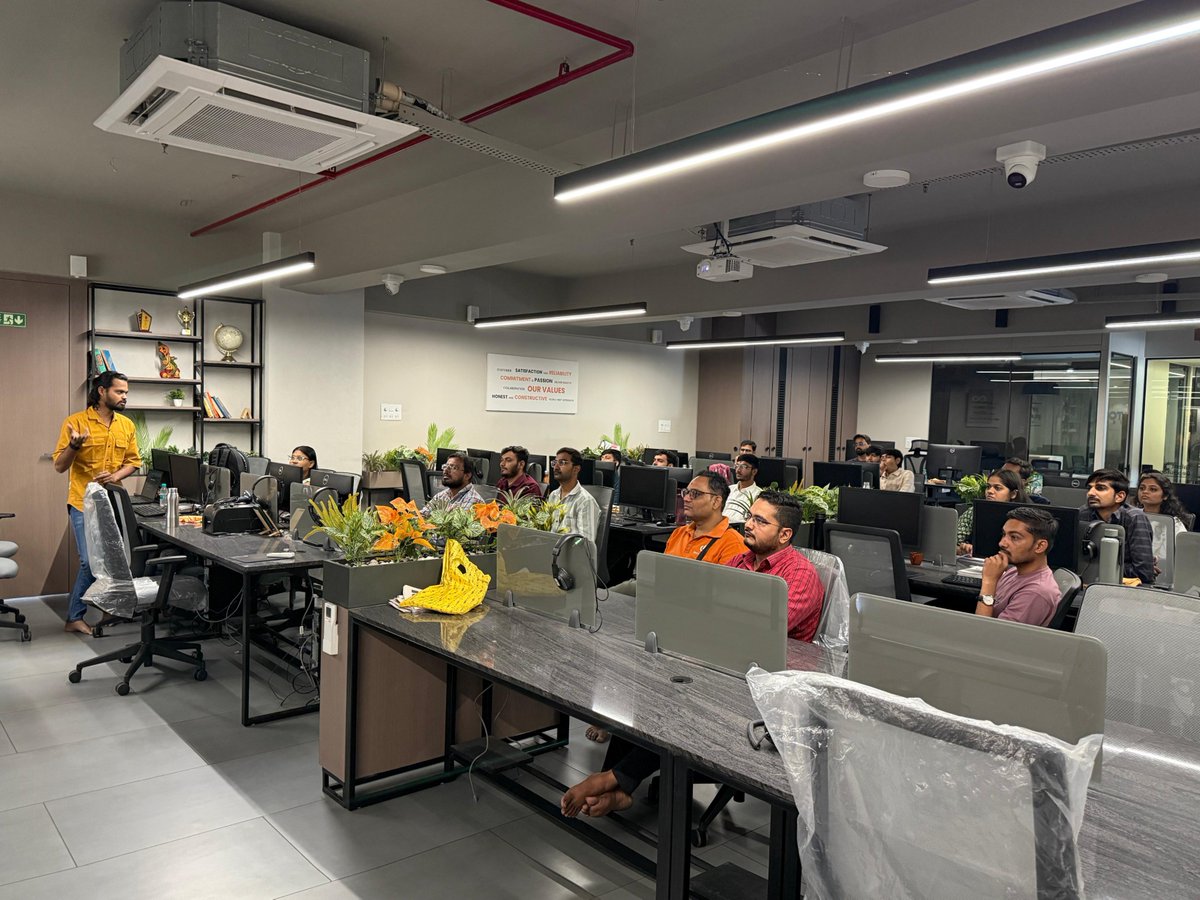 LaravelSurat's tweet image. 🎉The #LaravelLiveSurat April-25 Chapter was outstanding!🚀
A big thanks to @wiwek__chauhan for the insightful "PEST" session at @PatoliyaTech.
🤝Great discussions, learning, and networking!
@LaraconIN @laravelphp
#LaravelSurat #LaraconIN #PEST