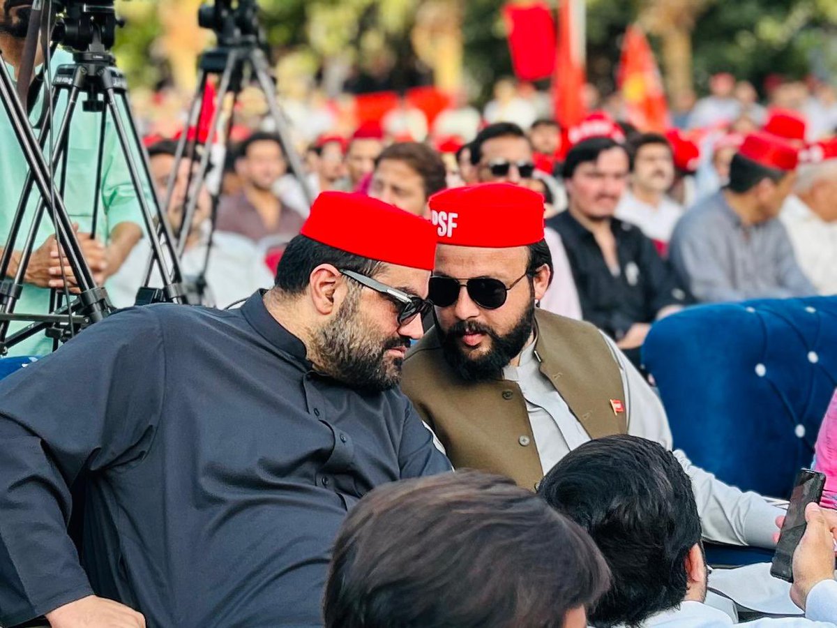 KhwajaK52844862's tweet photo. 🟥"جاؤ جاؤ، بارڈر جاؤ "اب پوری قوم کی آواز ہے
🟥خطے کی حالات کا تقاضہ ہے کہ فوج سب کچھ چھوڑ کر بارڈر جائے
ايمل ولی خان
مرکزی صدر اے ين پی
#PSFICUP
#حقوق_یا_آزادي
#RightsorLiberation
#تا_سره_ايمله_ځو
#ANP4ProvincialAutonomy https://t.co/nShEeefM3D
