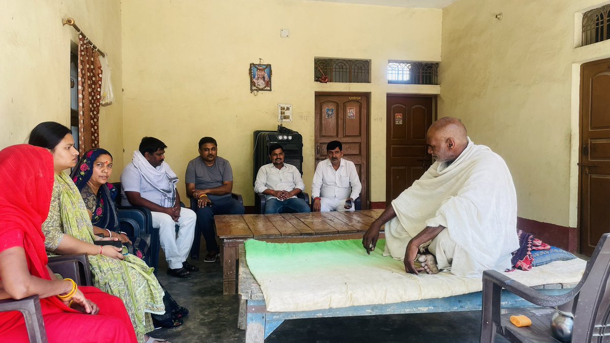 आज दिनांक 26/04/2025 को अजगरा विधानसभा के ग्रामसभा सीलेमापुर में सियाराम पटेल जी के पिता जी के निधन की सूचना मिलने पर उनके आवास जाकर अपनी शोक संवेदना व्यक्त की |

आप की बेटी 
अदिति सिंह पटेल 
<a href="/narendramodi/">Narendra Modi</a> <a href="/myogiadityanath/">Yogi Adityanath</a> <a href="/PMOIndia/">PMO India</a>