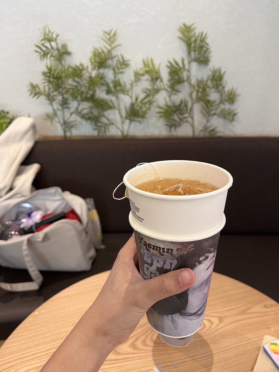 landlline's tweet photo. made it to the fan cafe 🌸 #TAEMIN_WORLD_TOUR #EphemeralGaze_Finale https://t.co/goSXQ1LC4w