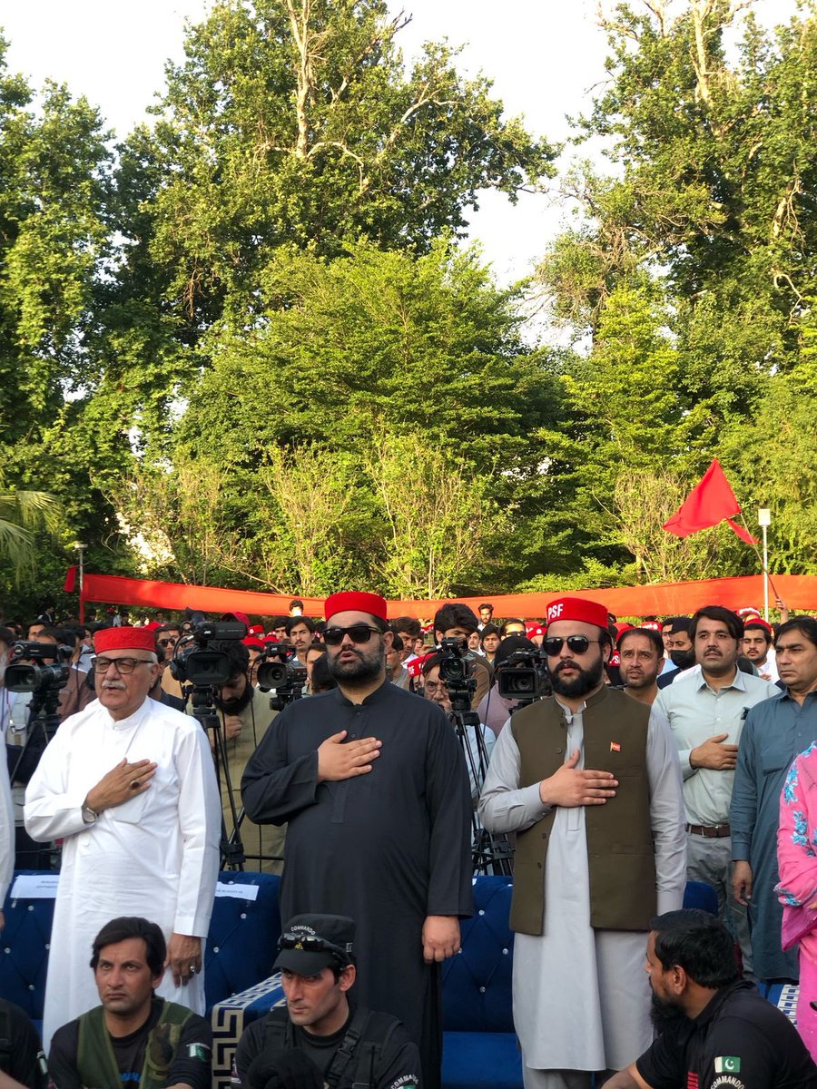 KhwajaK52844862's tweet photo. پختونخوا کے مائنز اینڈ منرلز پر پہلے ہی فوج کا قبضہ ہے، اب اس کو آئینی اور قانونی شکل دی جارہی ہے۔ ہم اس کو ماننے کیلئے بالکل بھی تیار نہیں۔ یہ میرے قوم کے بچوں کا حق ہے۔ ایسے سو جرنیل اور بھی آجائیں ہم قوم کے حق سے دستبردار نہیں ہوں گے۔

#حقوق_یا_آزادی
#PSFICUP
#تا_سره_ايمله_ځو https://t.co/hcBnGUJ5wv