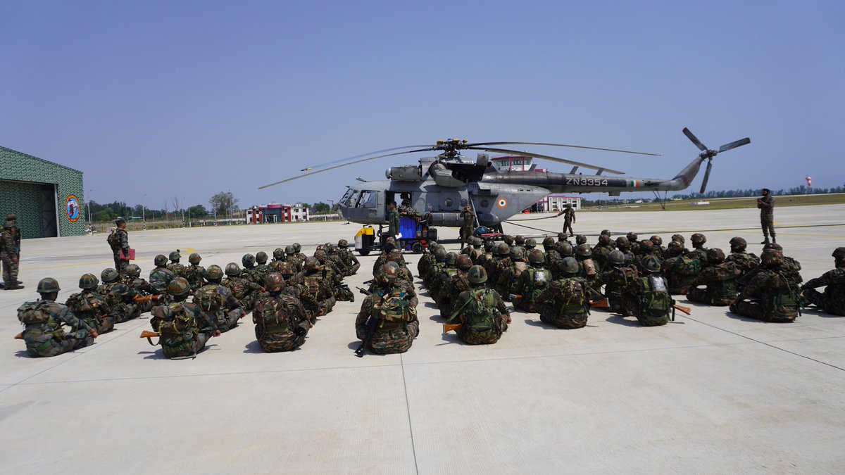 yadav_sunil01's tweet photo. @epanchjanya Steeled in resolve. Sharpened for battle
Soldiers of #PantherDivision and the #IAF honedrills and procedures forSpecial HeliborneOperations
#JointOps #StrongAndCapable #OnPathToTransformatiom #Jointmanship #SHBO #MissionReady #AirLandOps #SynergyandJointness #OneForceOneMission https://t.co/MTuoFsCWF3