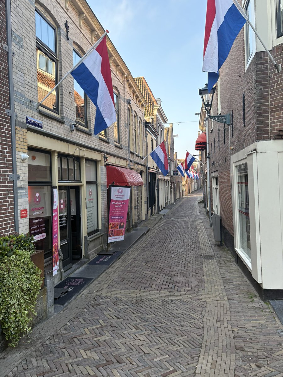 🥳🥳 Hiep hiep hoera 🥳🥳 Uiteraard zijn wij gewoon geopend vandaag tijdens de viering van onze koning 🥳🥳