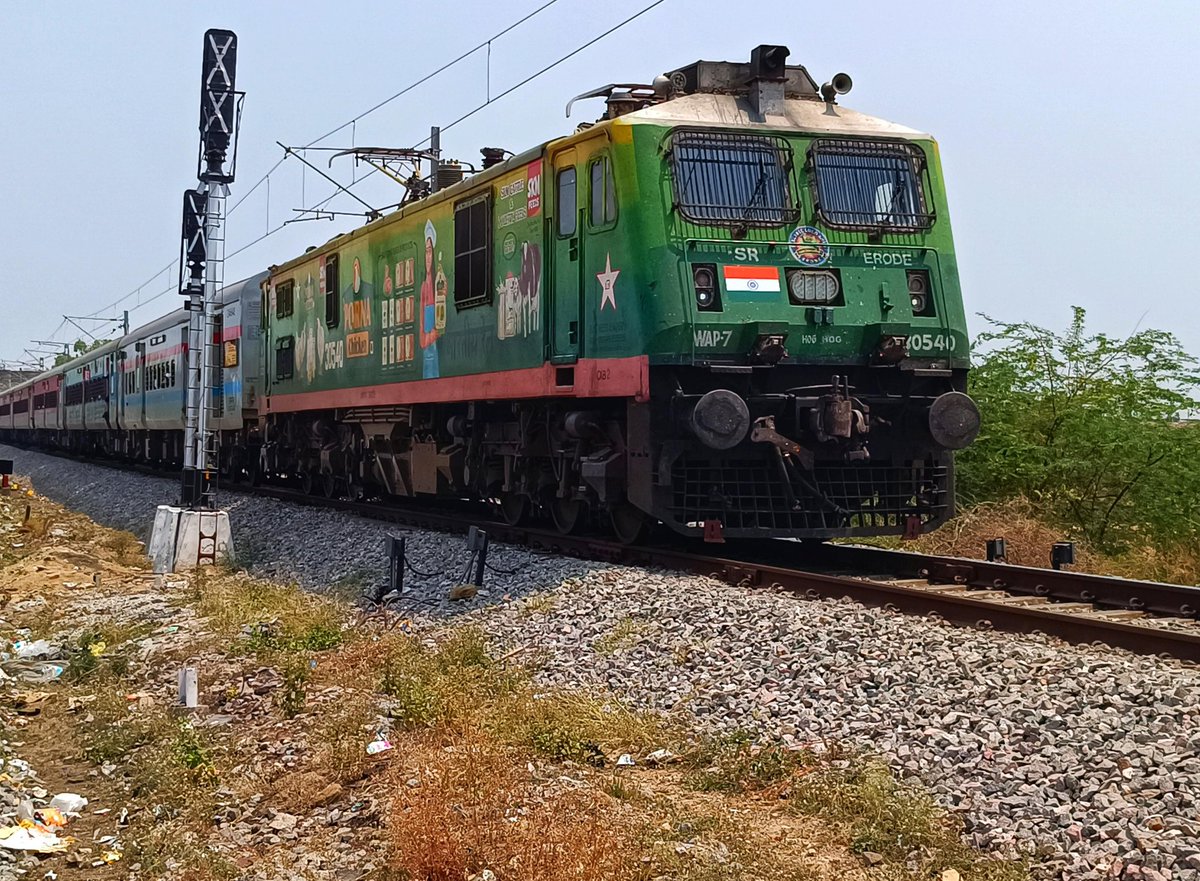 "Porna Chicken" Advertised Erode WAP-7 30540 powering 16382 Kanniyakumari - Pune ~Jayanti Janata Express 
#irailways #IndianRailways #kanniyakumari #Pune #jayanti #janata #erode #wap7 #pornachicken