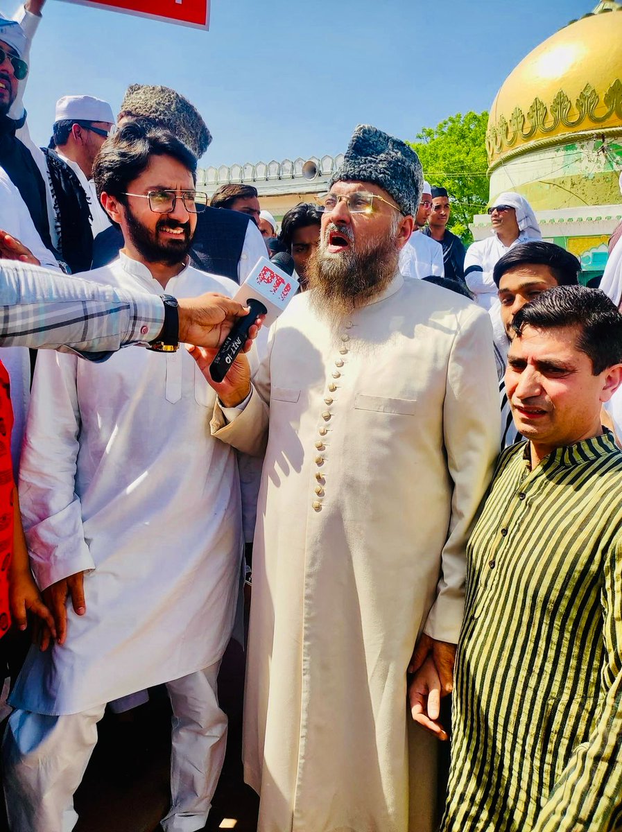 abbashaiderIND's tweet photo. लखनऊ में पहलगाम में हुए आतंकी हमले के खिलाफ विभिन्न प्रदर्शन में हिस्सा लेते हुए https://t.co/Uri7OGpsR7