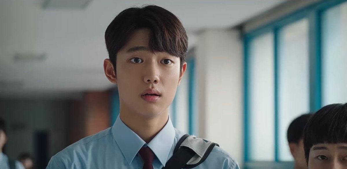 kdramasrecord's tweet photo. absolutely no hate to the actor, but don't know why he got all that storyline in a drama that is not about him at all, he got gf, family, tennis and heesu around him. 🥲
#HeesuInClass2EP9
#HeesuInClass2 #2반이희수 https://t.co/65PSJ61nhZ
