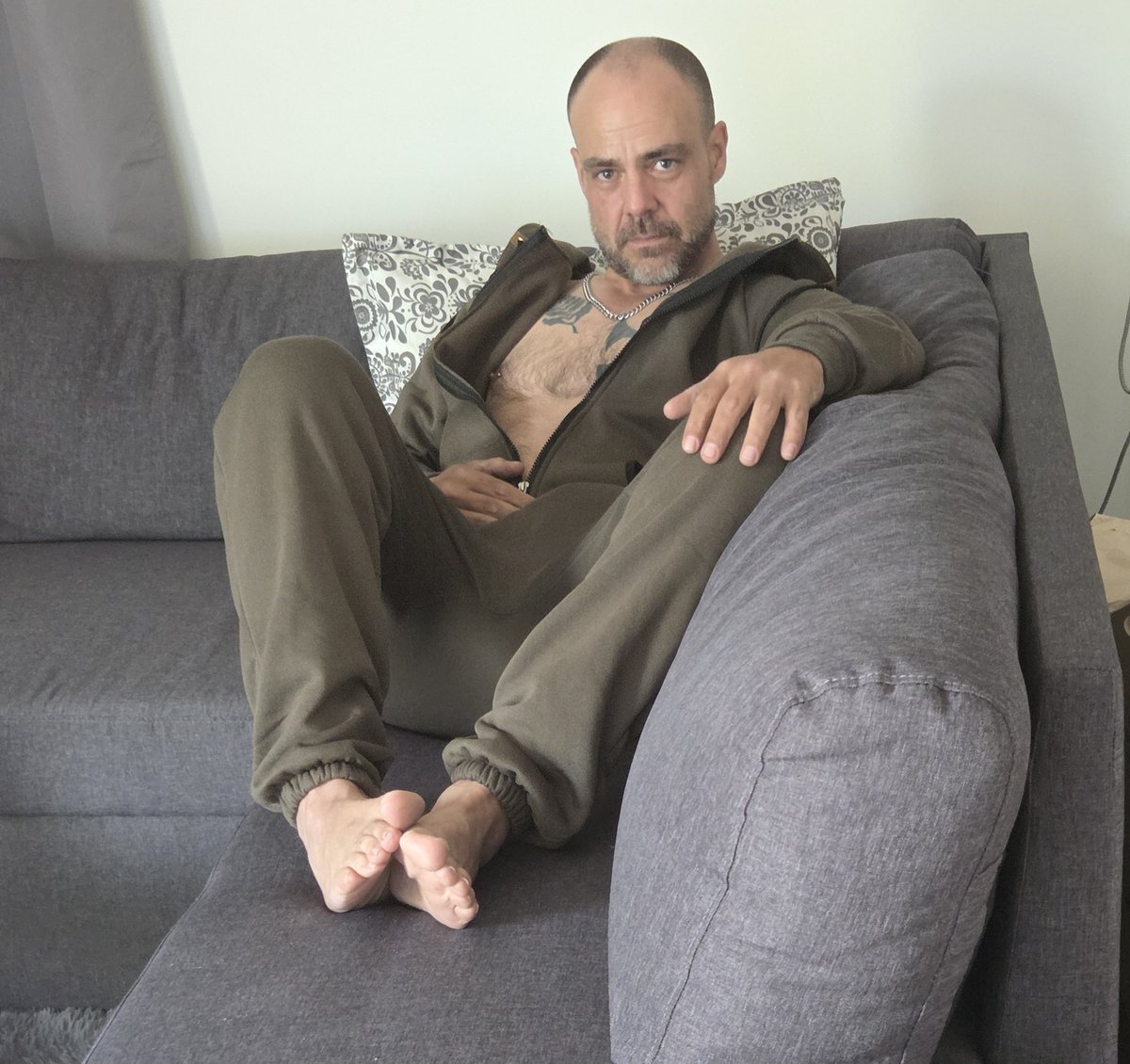 I need a foot massage... any offers? #feetworshi̇p #feetfetısh #gayfetish #footfetısh #footmassage #lickmyfeet
