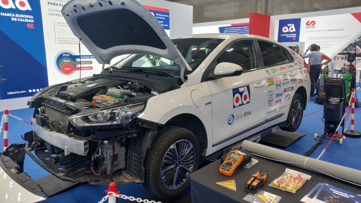 AutoVilber's tweet photo. Visita de @AutoVilber junto a algunos clientes en Motortec, Feria de la Automoción y la Posventa. @Motortecferia https://t.co/4PrJdGKp0i