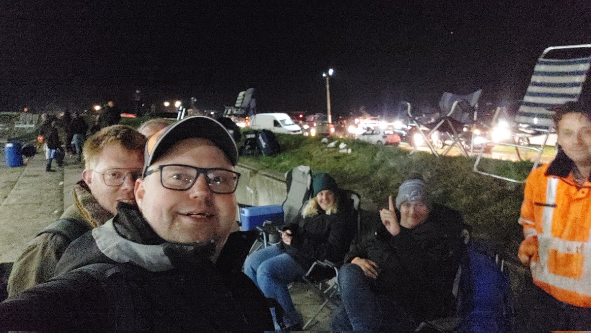 breggoo's tweet photo. Post Battle Night pitwalk. #avoidthequeue https://t.co/HpJubm8UXj