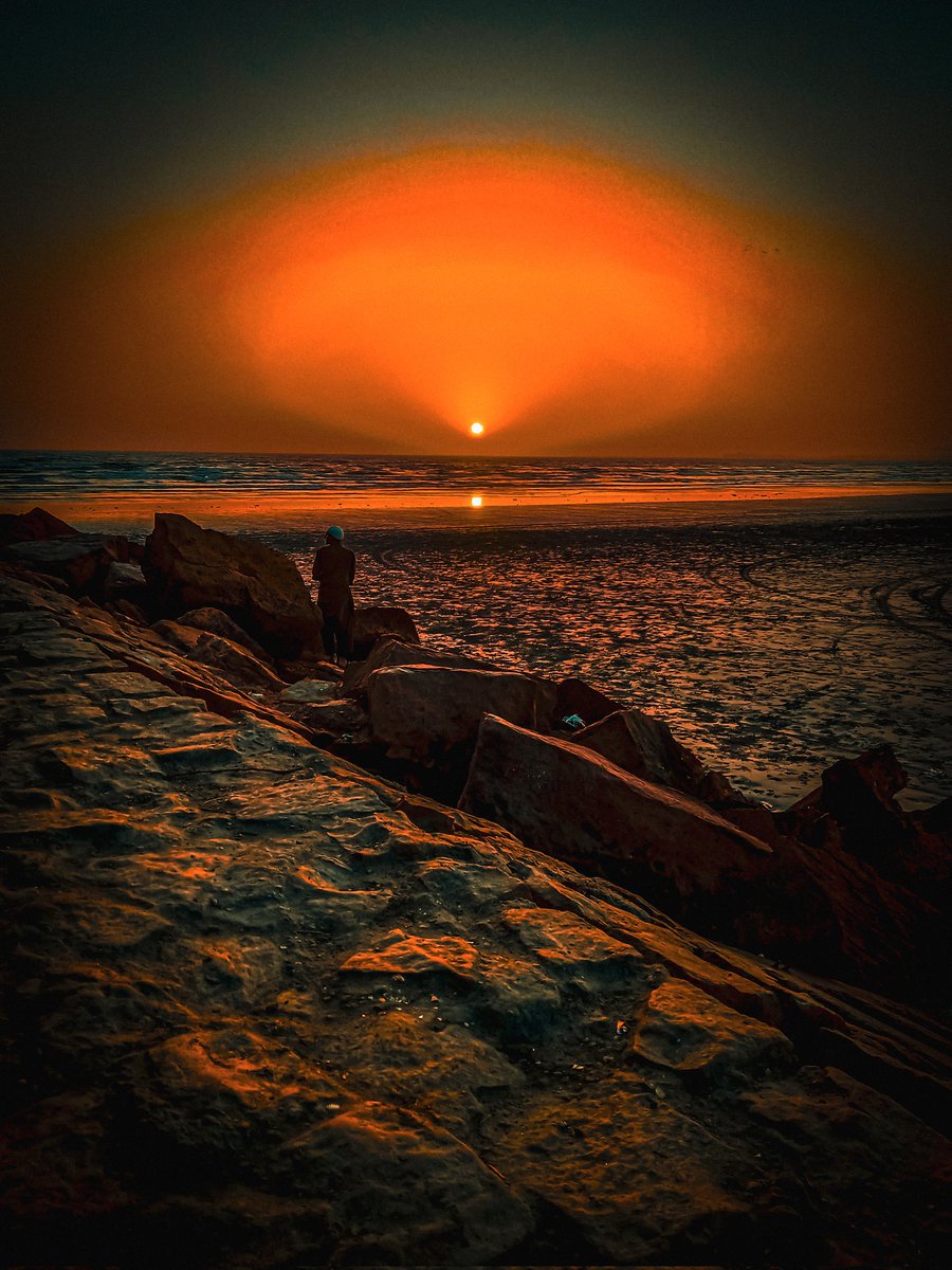 Gm ☀️
Happy Saturday Friend's 💛

Burning Horizon "

15 Tezos 

objkt.com/tokens/KT1EmUR…