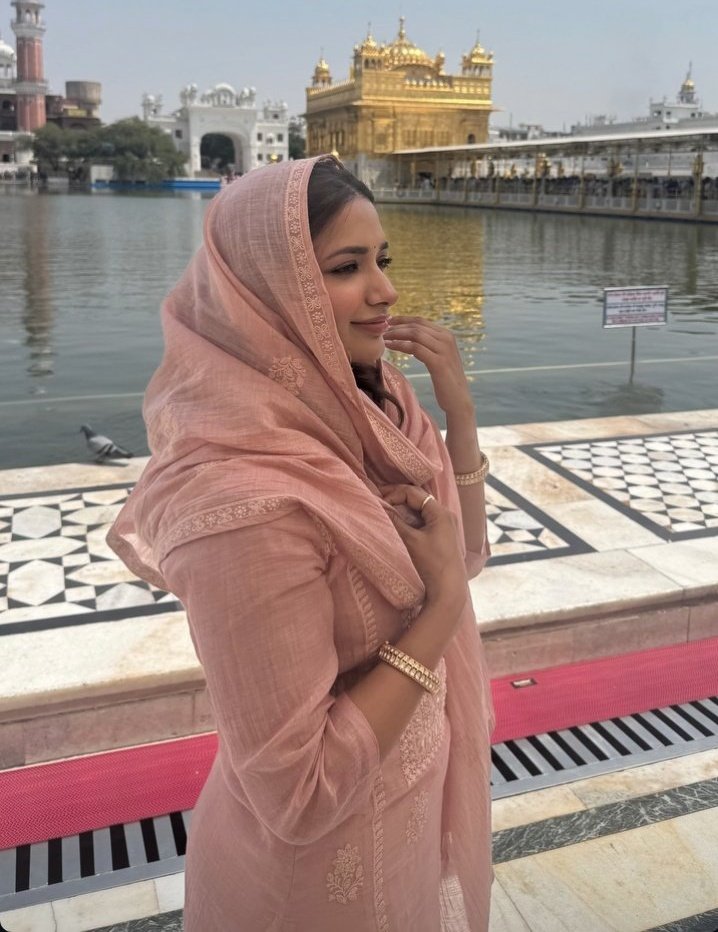 letgoyar_'s tweet photo. MashaaAllah😍 hope so jesa sb soch rhy wesa hi ho🤞🏻 if she is going to settle down in her life i am sooo happy😘😍🫶🏻🌹
So happy and pray for u my love😘
#JiyaShankar @heyshankar_ https://t.co/97DS4nGUgs