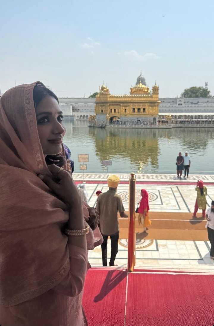 letgoyar_'s tweet photo. MashaaAllah😍 hope so jesa sb soch rhy wesa hi ho🤞🏻 if she is going to settle down in her life i am sooo happy😘😍🫶🏻🌹
So happy and pray for u my love😘
#JiyaShankar @heyshankar_ https://t.co/97DS4nGUgs