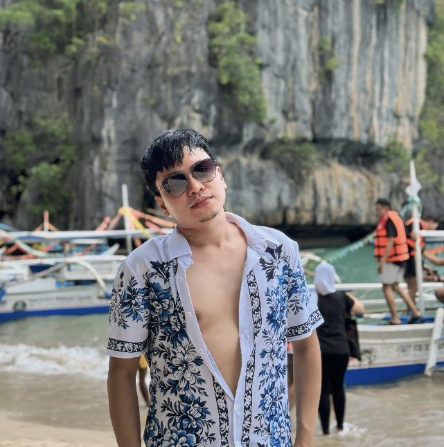 JohnnyB44013743's tweet photo. Life begins at the end of your comfort zone.

#palawan 
#puertopricesa https://t.co/7GpTAR1icq